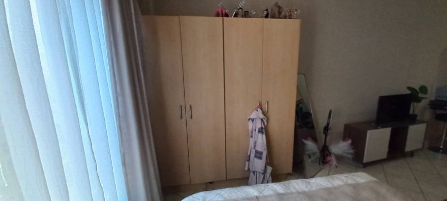 1 Bedroom Property for Sale in Vredenhof Sh Free State
